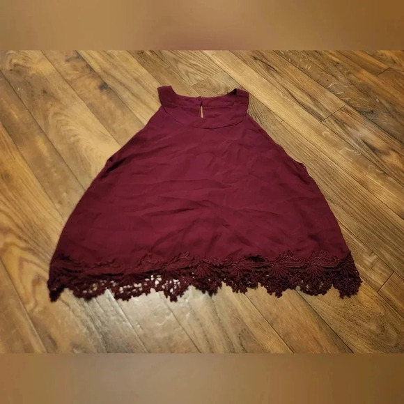 Ladies small shop maroon top - Picture 1 of 3